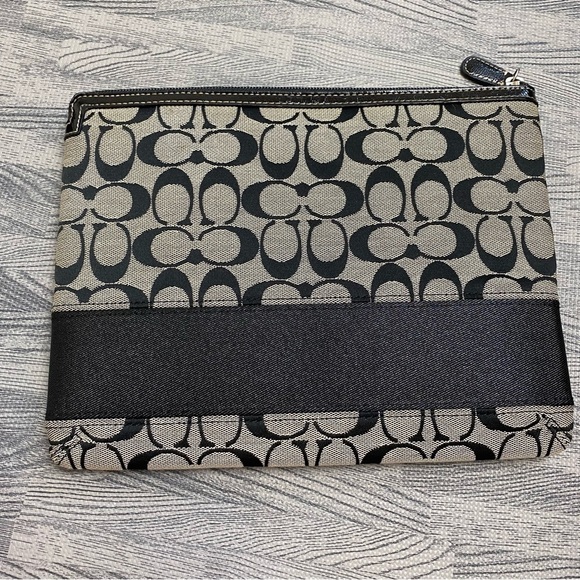 Coach Signature C Pattern IPad/Table Padded Case - Picture 6 of 7
